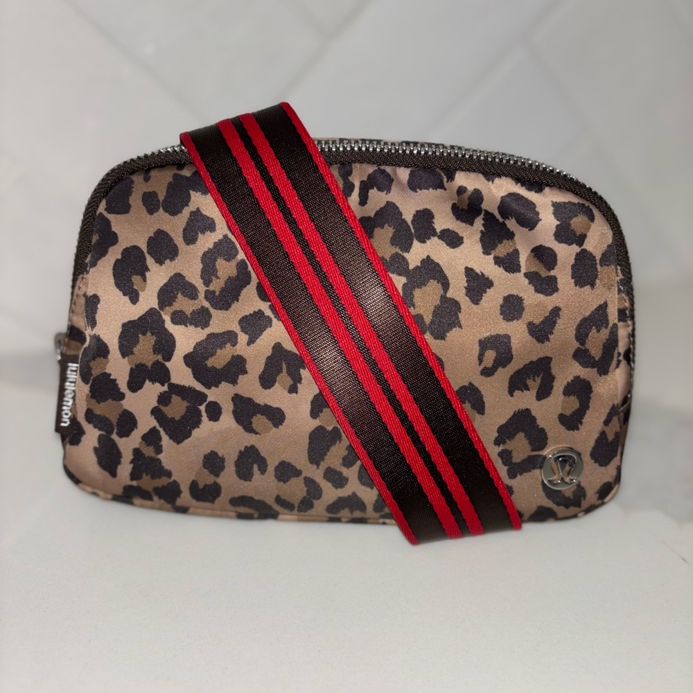 Lululemon Everywhere Belt Bag 1L Leopard cheetah striped strap RARE NWT!